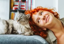 žena a kočka