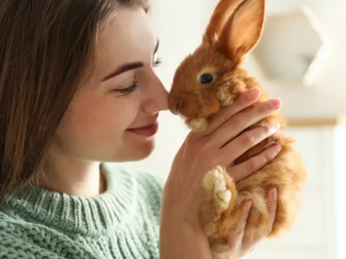 žena a králík