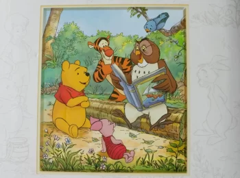 Medvídek Pú, Tygr, Sova a Prasátko si čtou knihu v lese